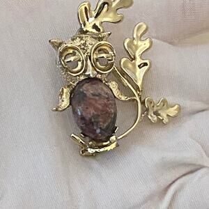 Vintage gerrys gold tone owl brooch